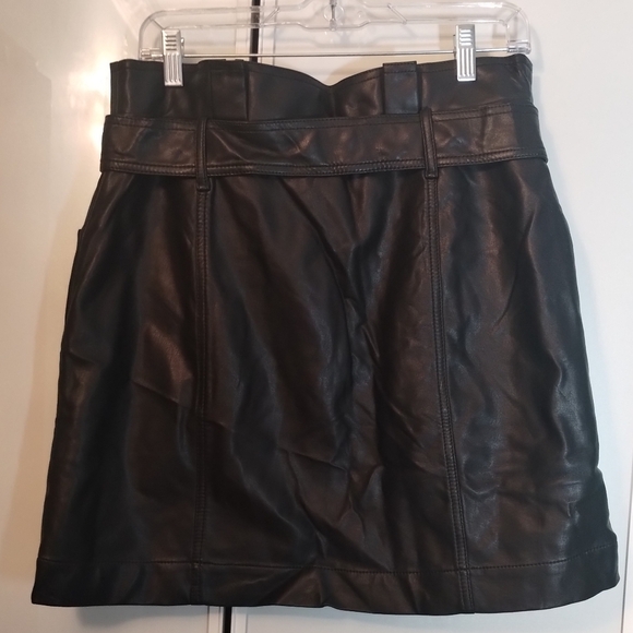 Banana Republic Vegan Leather Mini Skirt Size 12 - Picture 3 of 6